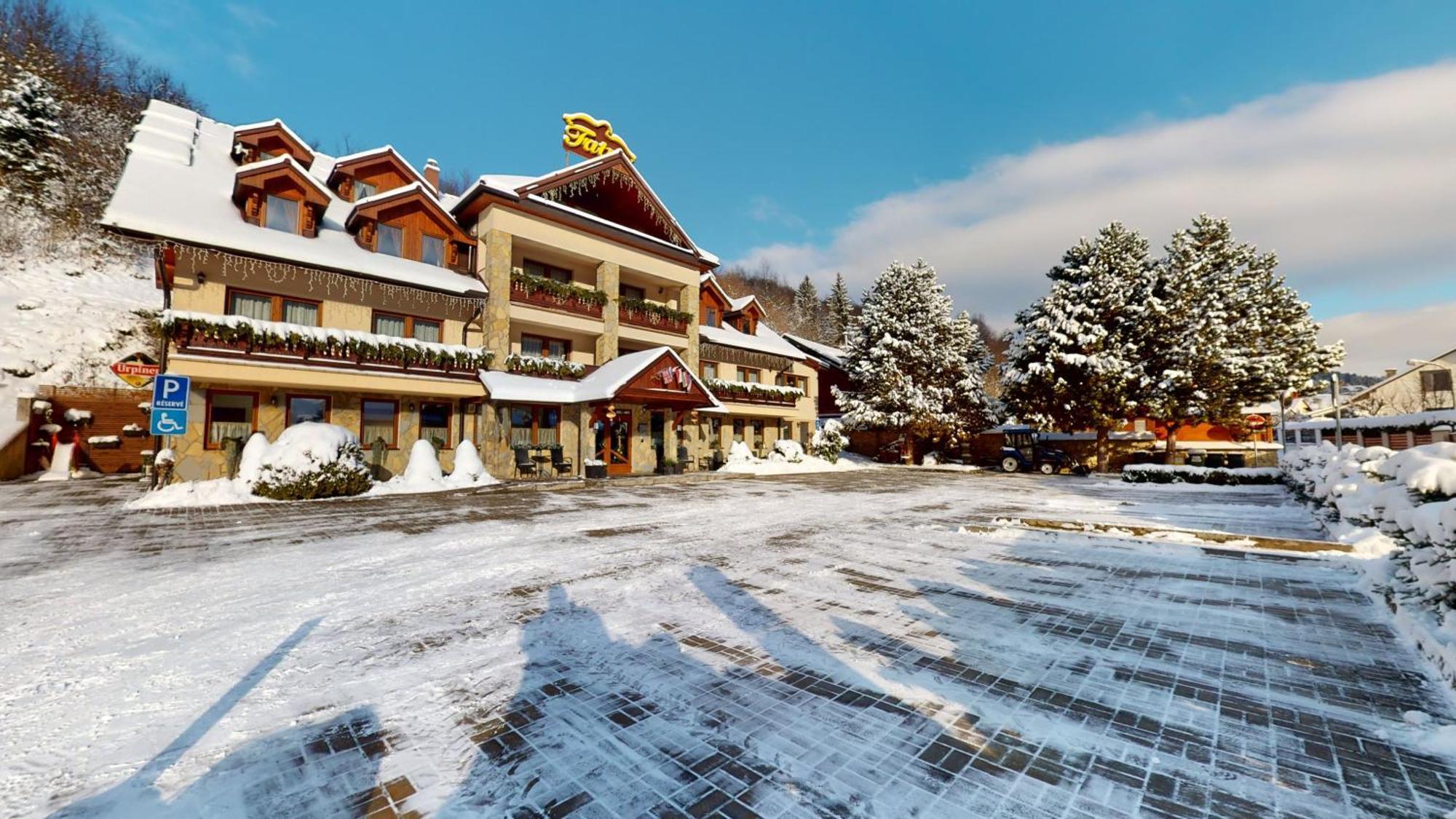 Garni Hotel Fatra เทรโควา ภายนอก รูปภาพ