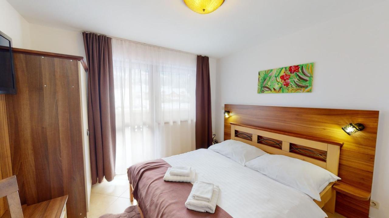 Garni Hotel Fatra เทรโควา ภายนอก รูปภาพ