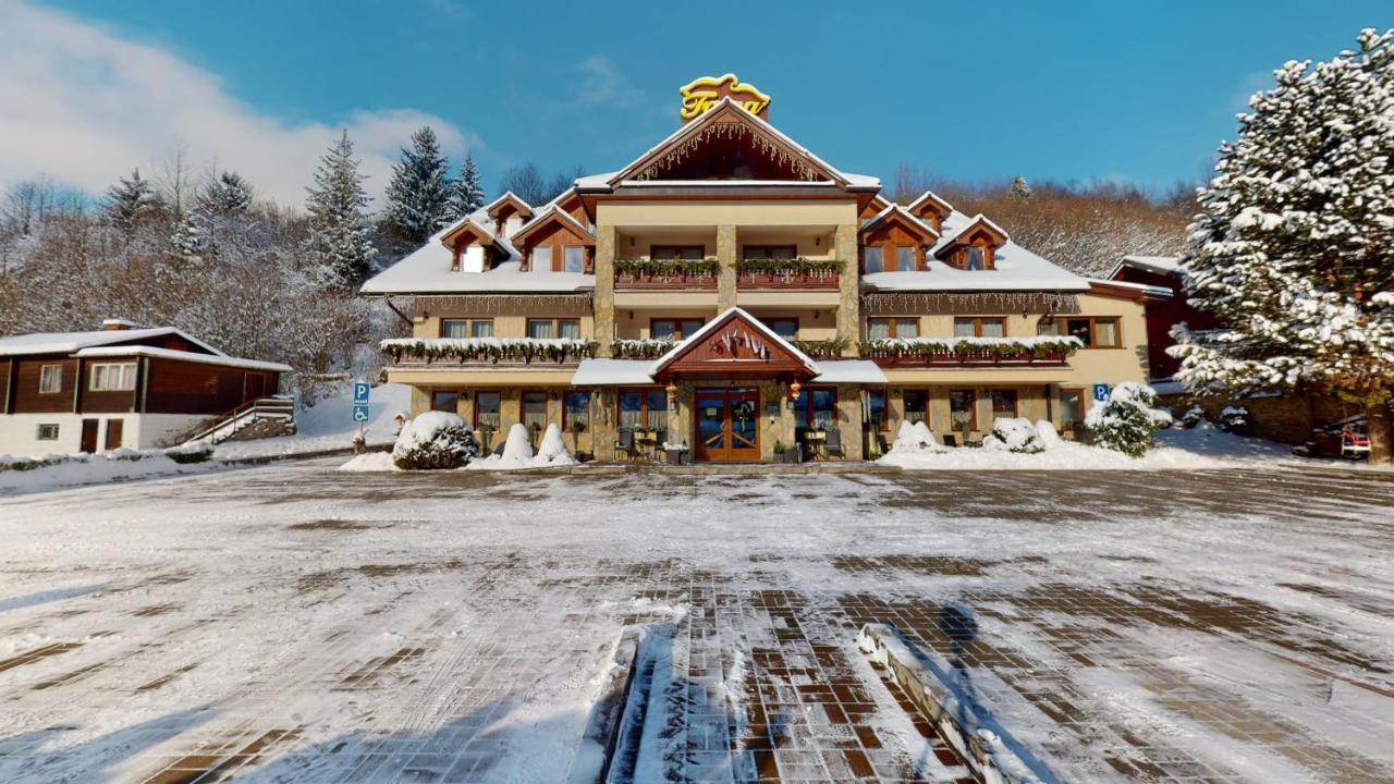 Garni Hotel Fatra เทรโควา ภายนอก รูปภาพ