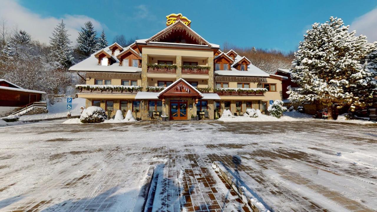 Garni Hotel Fatra เทรโควา ภายนอก รูปภาพ