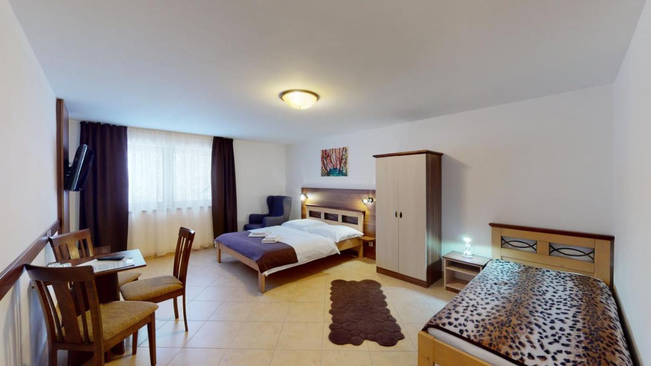 Garni Hotel Fatra เทรโควา ภายนอก รูปภาพ