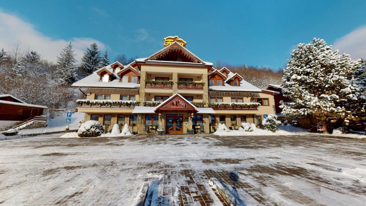 Garni Hotel Fatra เทรโควา ภายนอก รูปภาพ