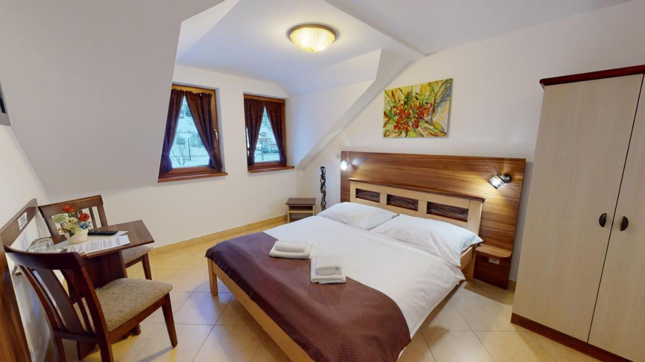 Garni Hotel Fatra เทรโควา ภายนอก รูปภาพ
