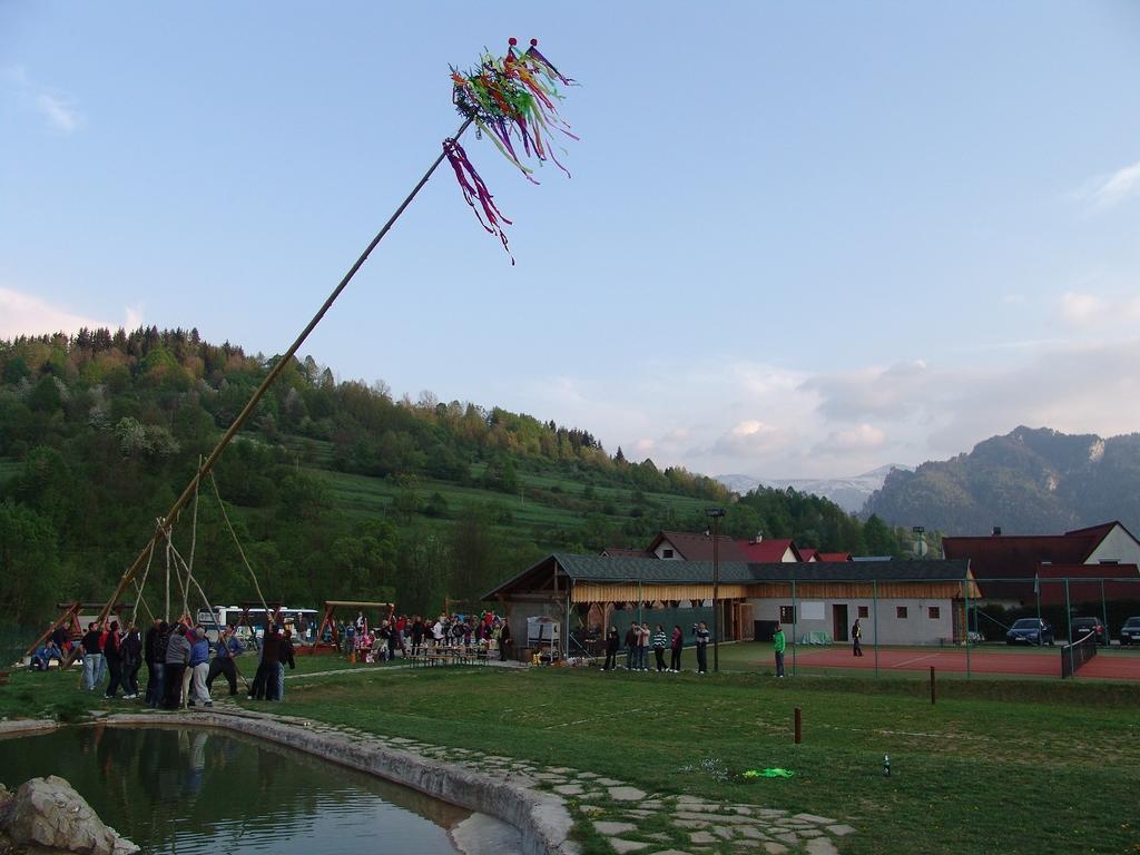 Garni Hotel Fatra เทรโควา ภายนอก รูปภาพ